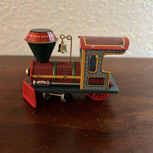 Hallmark Keepsake Ornament 1994 Yuletide Central 1st In Yuletide Central Series - Picture 1 of 8